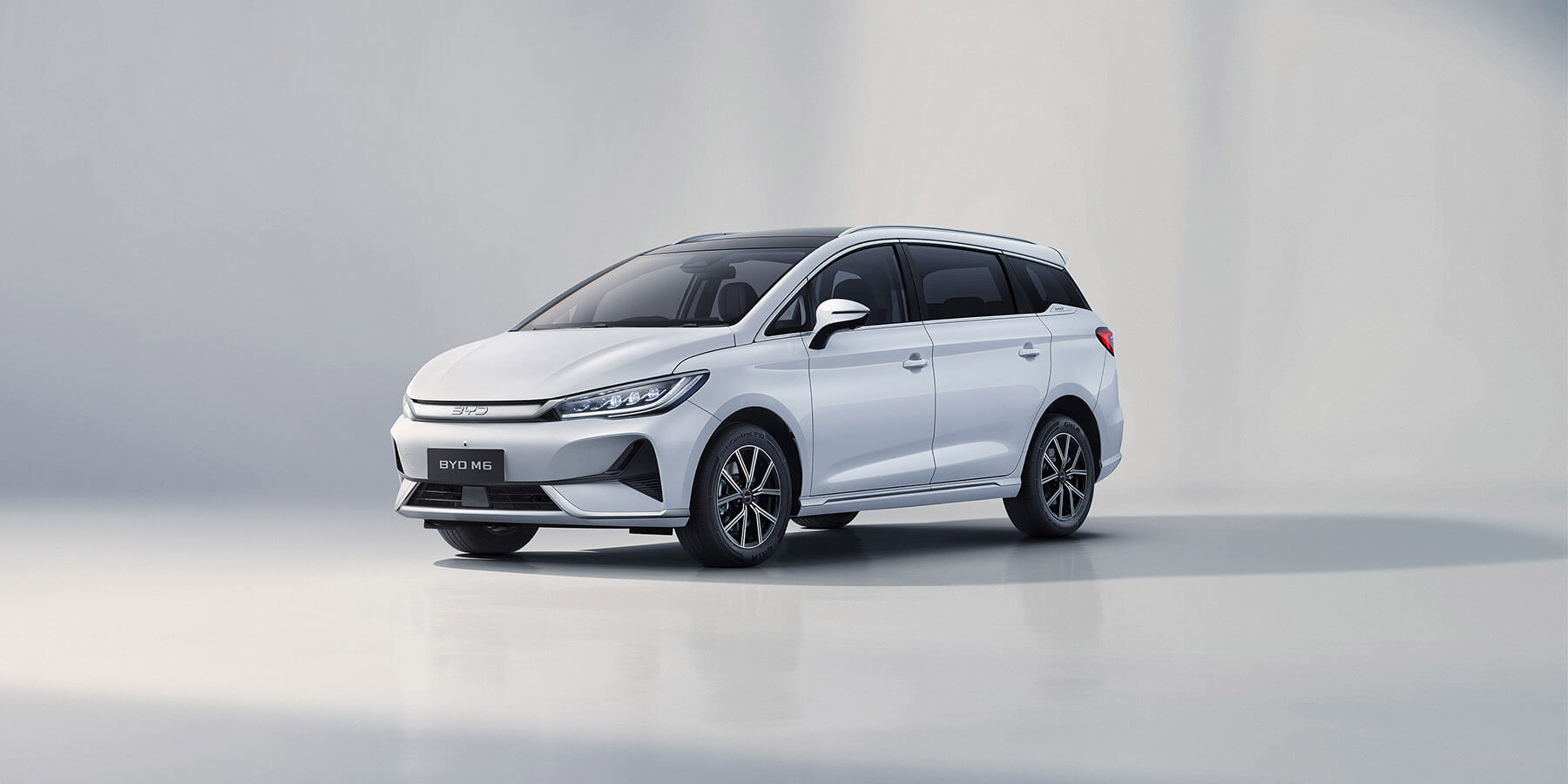thong-so-ky-thuat-va-trang-bi-xe-byd-m6